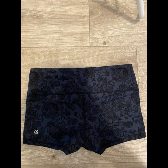 Lulu Lemon navy blue pattern shorts - Picture 2 of 2